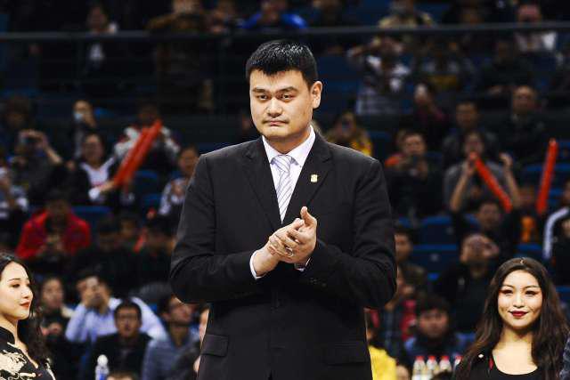 佩居中的安 佩居中的安