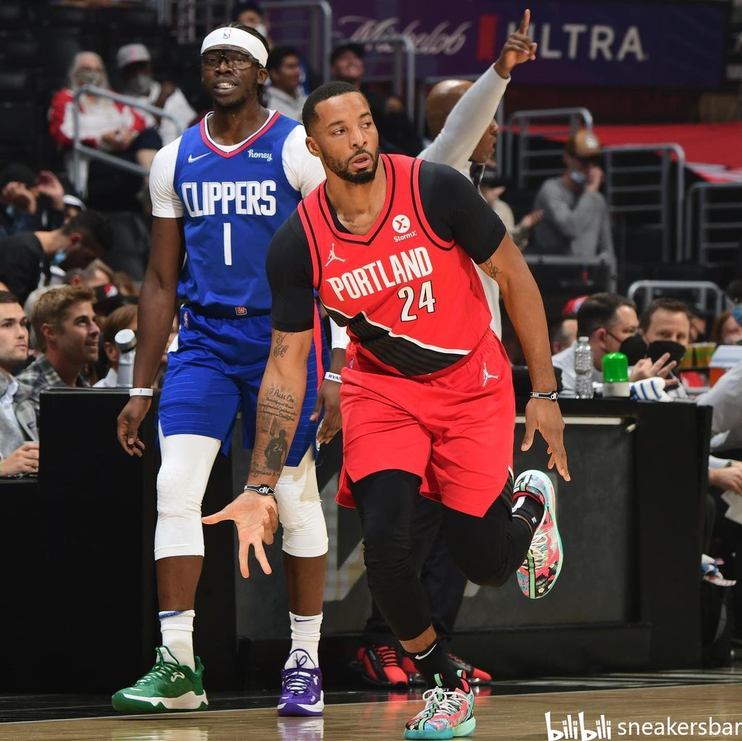 场屏障的缺 场屏障的缺