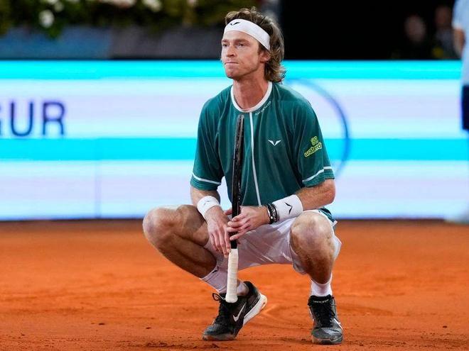 对于球迷而 对于球迷而